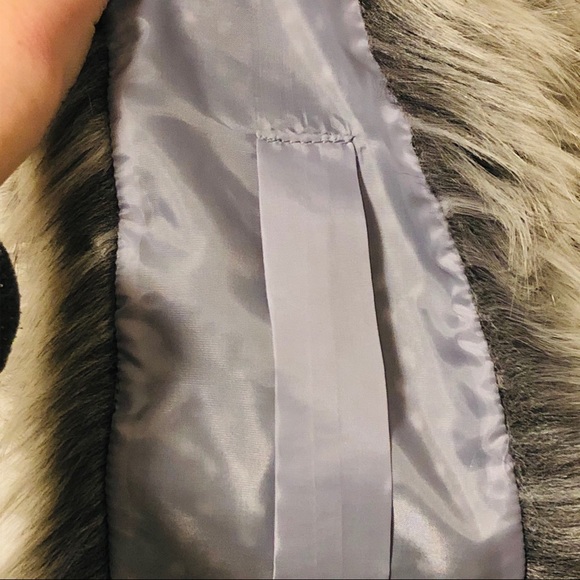 NWT Faux Fur Scarf / Wrap in Grey - Picture 6 of 7